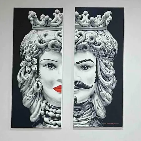 Attico “the Queen” *